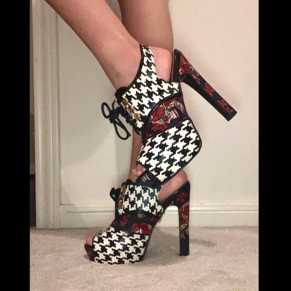 Patterned Red&Black Heels - Picture 5 of 5